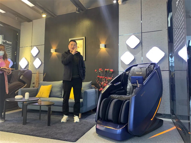 九游娱乐Nineame官方网站体育集团旗下品牌—锐珀尔举行新款4D穴感总裁按摩椅S500内训会