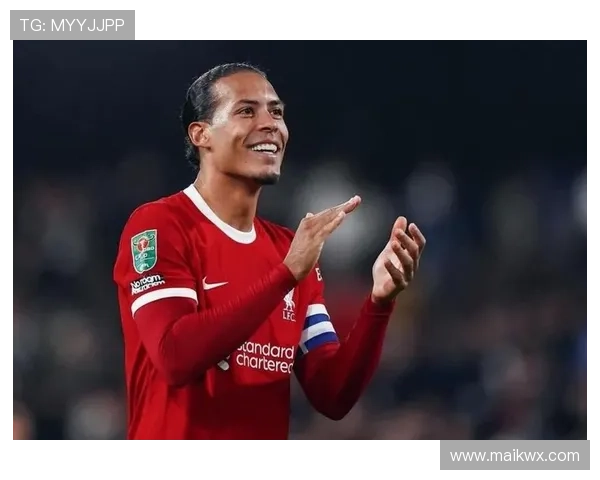 范戴克与阿诺德沟通提升,红军后防表现稳健助力球队向前。 范戴克与阿诺德沟通提升,红军后防表现稳健助力球队向前。