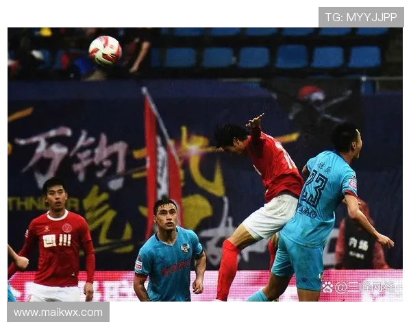 标准列日在定位球战术上展现出色表现，为球队取得关键胜利提供强大支持