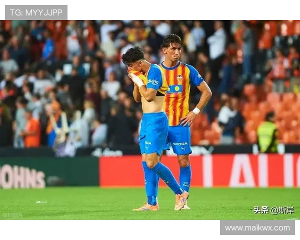 马奎尔表现稳健，引发广泛关注并帮助球队取得胜利