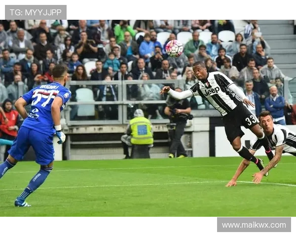 迪巴拉射门方式解析：技术特点与实战表现分析