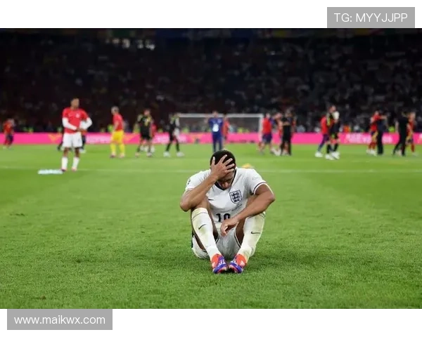 贝林厄姆对位顶级后腰的对抗能力与技术优势解析