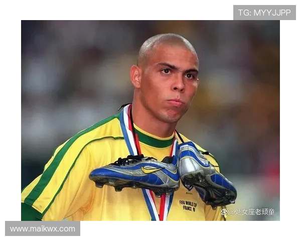 全能9号模板：苏亚雷斯如何重新定义现代中锋