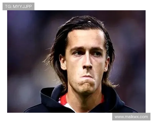 格里马尔多告别本菲卡:多年效力生涯终结 格里马尔多告别本菲卡:多年效力生涯终结