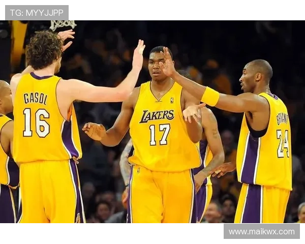 诺维茨基挡拆拉开空间，改变传统内线得分结构